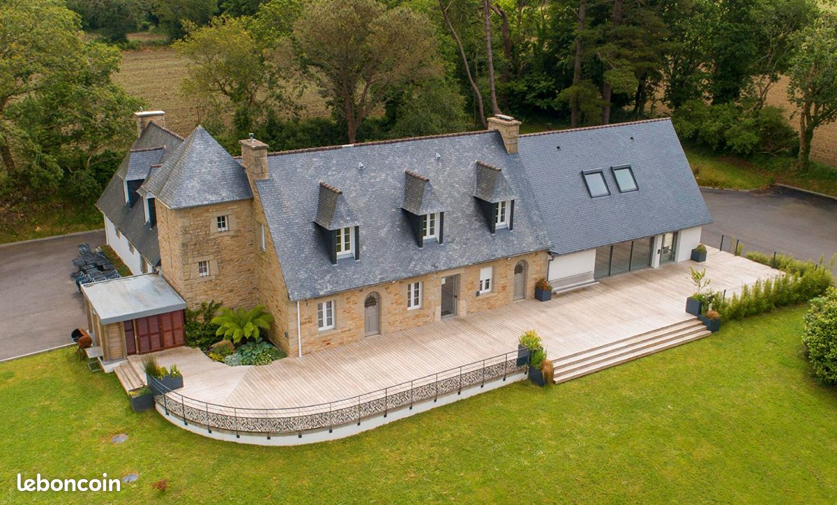 Maison 8 pièces 351 m² · à Locronan · 351 m² · 899 900 €