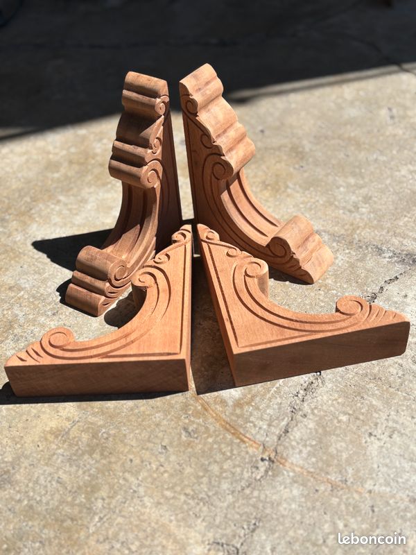Corbeaux en bois sculpté : supports d'étagère décoratifs, corbeaux