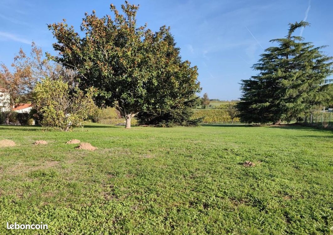 Terrain 700 m² Saint Germain Du Puch · à Saint-Germain-du-Puch · 120 000 €