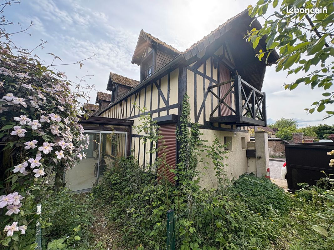 Maison 6 pièces 185 m² · à Amfreville-Saint-Amand · 185 m² · 154 200 €