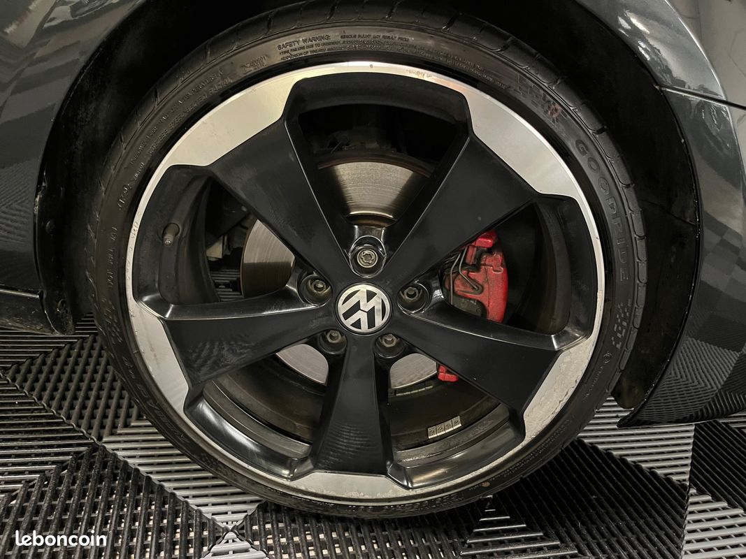 VOLKSWAGEN GOLF GTi (image 32)