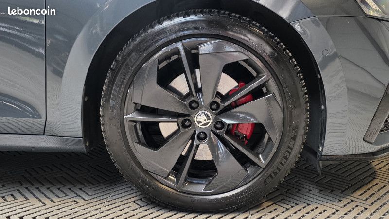 Skoda OCTAVIA COMBI 2.0 TDI 200CH RS DSG7 (image 9)