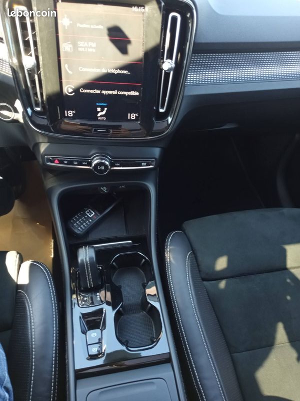 VOLVO XC40 T3 163 ch Geartronic 8 R-Design (image 9)