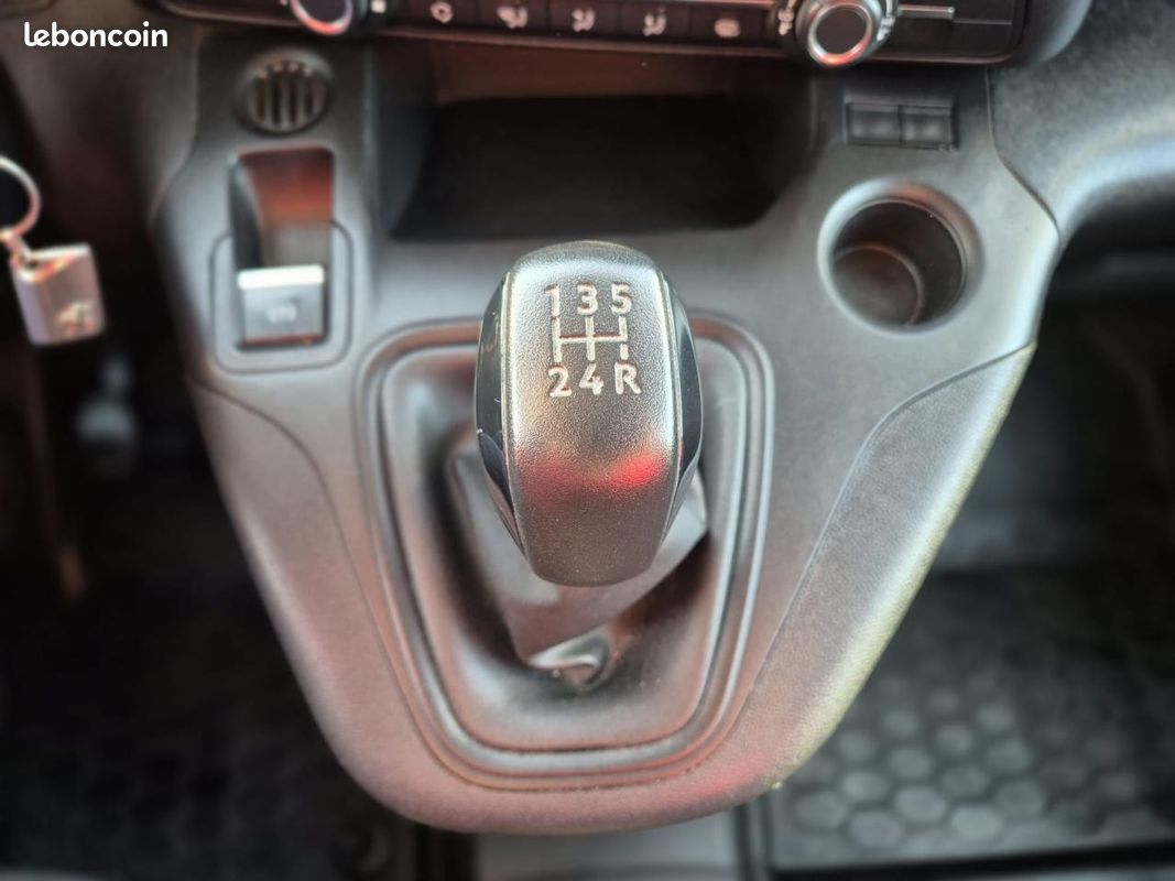 PEUGEOT PARTNER Standard 1000KG 1.5 BlueHDi S&S - 100 III Grip Standard PHASE 1 GARANTIE 6 MOIS (image 15)
