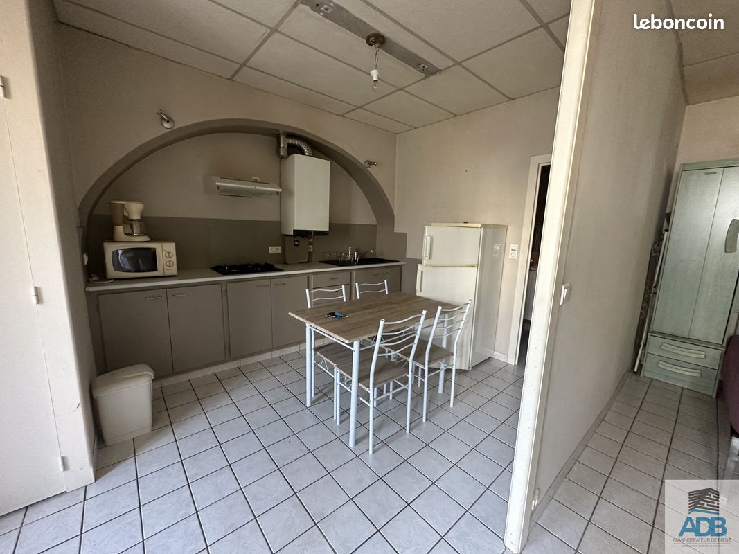 Appartement 1 pièce 30 m² · à Roanne · 30 m² · 325 €