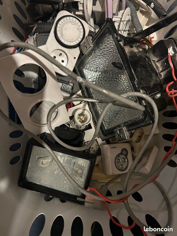 Lot prises , projecteurs halogènes (image 1)