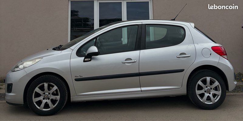 PEUGEOT 207 1.4 75CH Urban Move 2010 Première Main 90.708Km Toit Panoramique Climatisation Garantie 1 an (image 2)