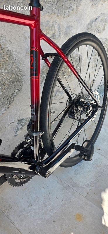 Vélo de course TREK Domane AL 2 4e gén. Crimson to Dark Carmine Fade en 58 + pédales Look gen 3 + chaussure Giro cadet noir+ porte gourde+ mini pompe (image 3)