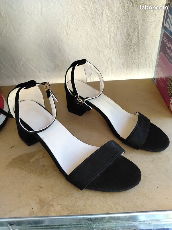 Vend LA paire de chaussure à 5 (image 1)