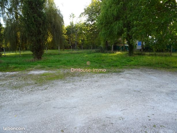 Terrain 596 m² saint savin