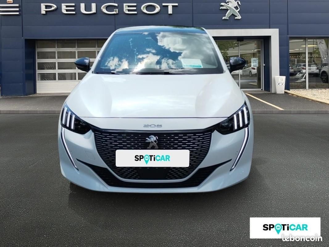 Peugeot 208 PureTech 100 S&S BVM6 GT (image 2)