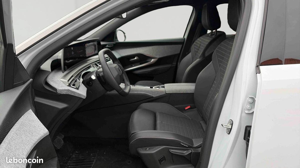 PEUGEOT 3008 Hybrid 136 e-DCS6 Allure (image 13)