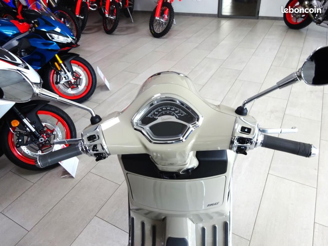 Piaggio VESPA GTS 125 GRIS / 600 Euros D'ACCESSOIRES D'ORI (image 8)