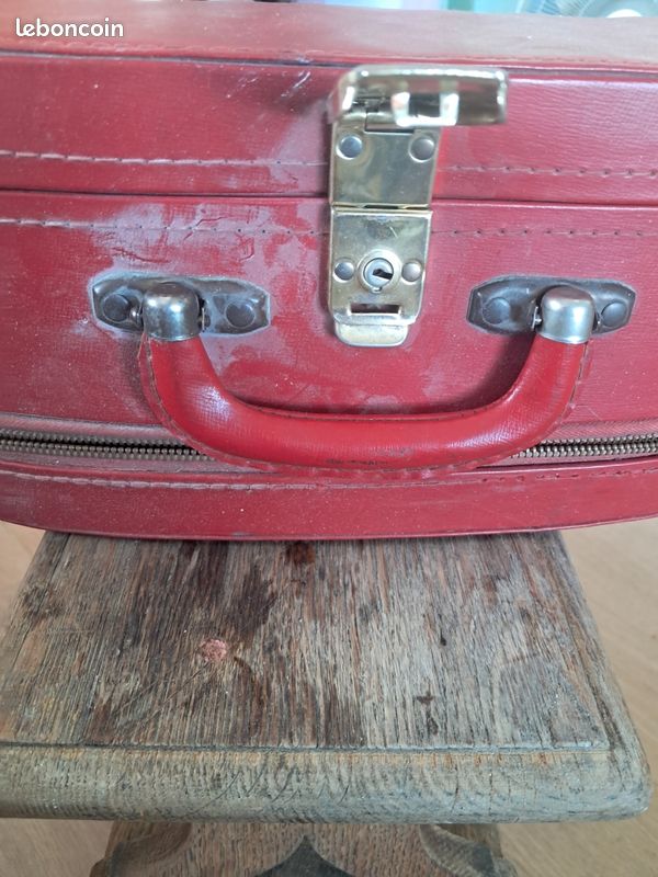 Petit sac ancien de maquillage de couleur rouge (image 11)