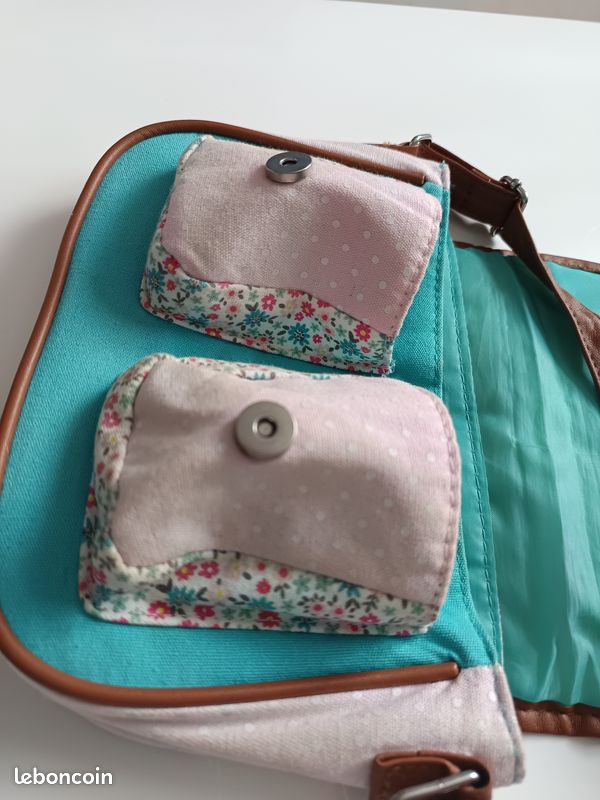 Sac à main rose, vert et marron avec des motifs fleurs (image 12)