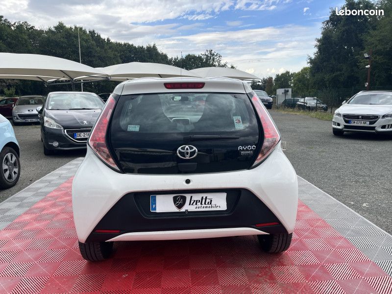 Toyota AYGO 1.0 VVT-I 69CH X-PLAY 5P (image 5)