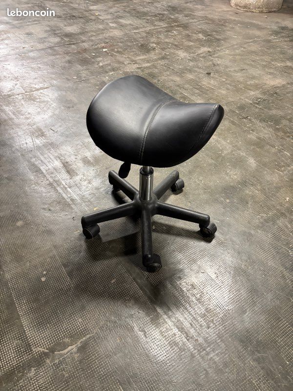 Tabouret ergonomique réglable à roulettes – bon état (image 2)