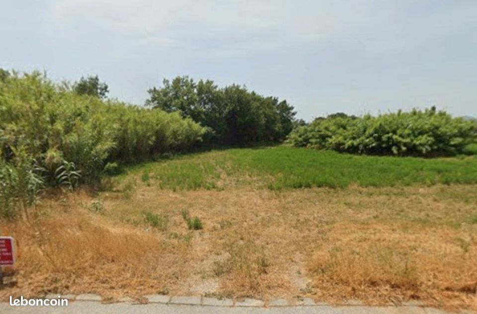 Terrain 590 m² · à Villeneuve-la-Rivière · 135 900 €