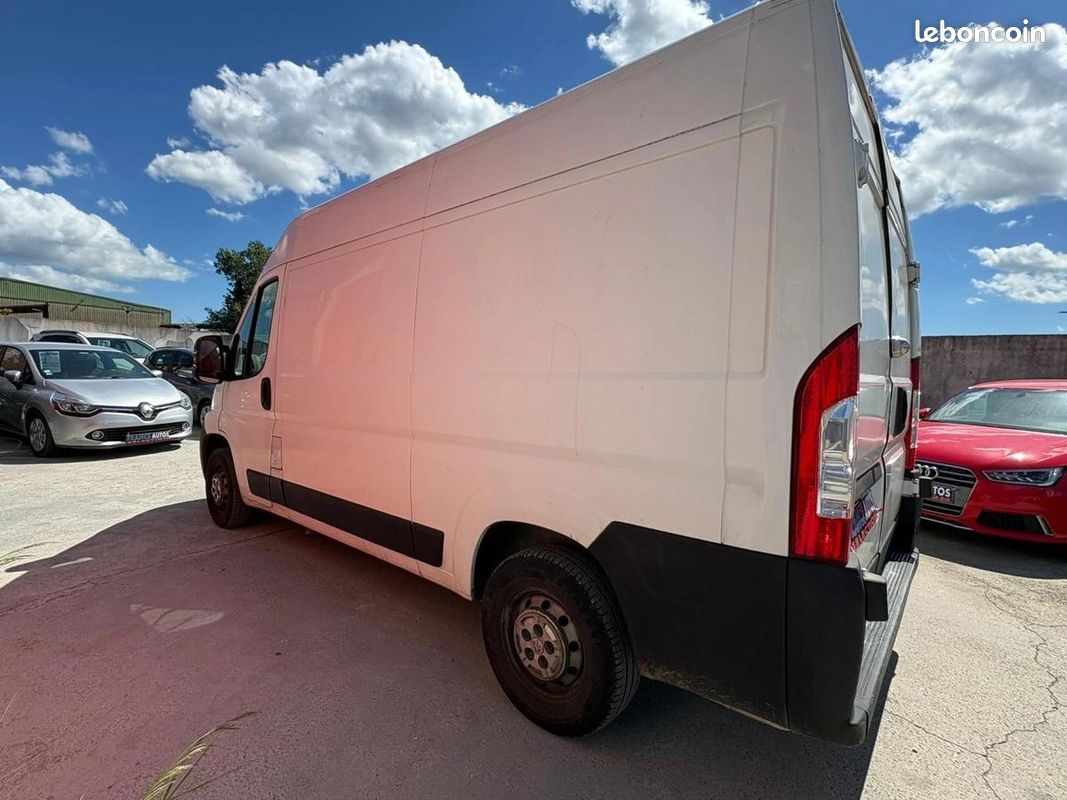 Peugeot Boxer 2.2L HDI 101 CHEV DIESEL - ÉNORMEMENT DE RANGEMENTS | RÉVISÉE-GARANTIE DE 12 MOIS (image 5)