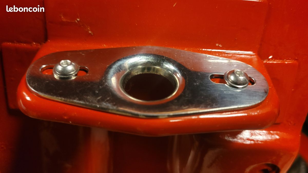 Guide de butée capot inox Spitfire & GT6 réf 612617 (image 3)