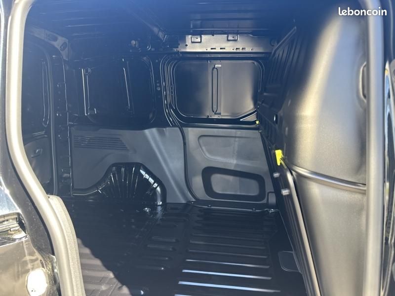 Opel Combo Cargo M Diesel 130ch automatique Pack Premium Connect (image 12)