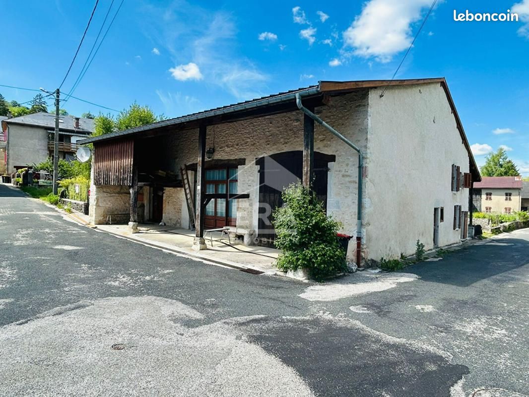 Maison 6 pièces 195 m² · à Champdor-Corcelles · 195 m² · 235 000 €