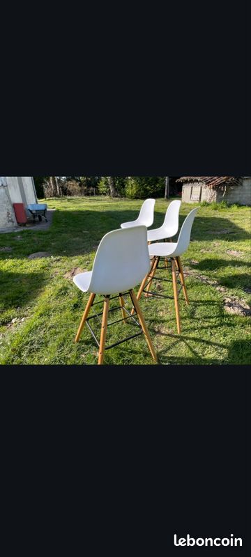 Lot 4 tabourets scandinaves (image 3)