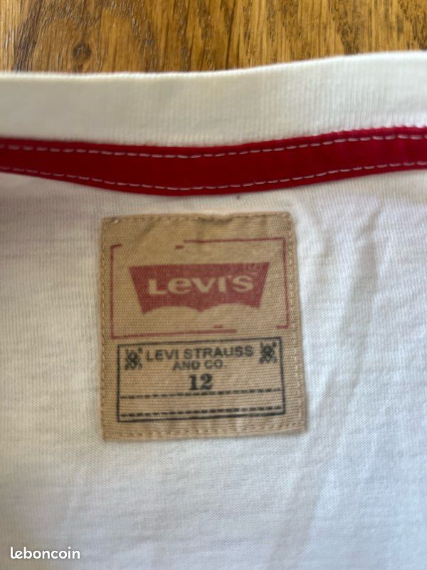 T-shirt Levi’s 12 ans parfait état (image 4)