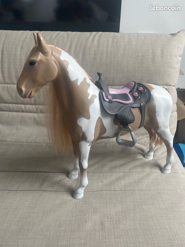 Cheval en plastique (image 1)