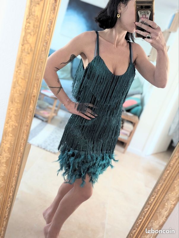 Robe Gatsby neuve plumes franges paillettes Années 20 charleston