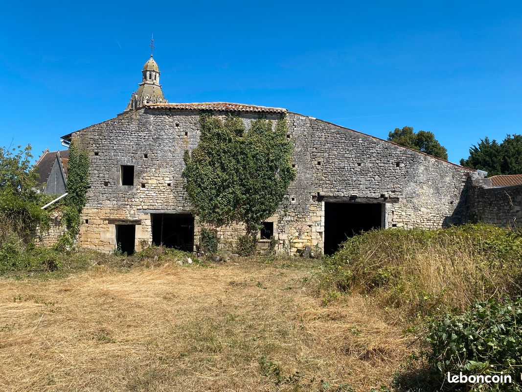 Maison 5 pièces 500 m² · à Fléac-sur-Seugne · 500 m² · 70 000 €