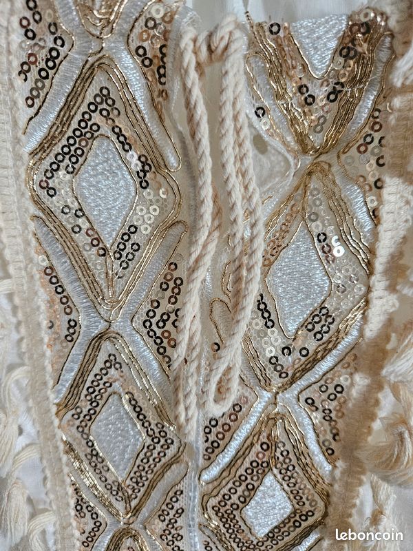Haut fille dentelle et broderies or, 10 ans (image 2)