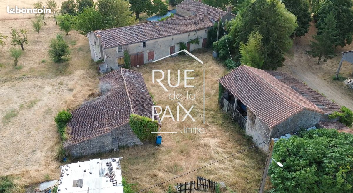 Maison 6 pièces 148 m² · à Saint-Loup-Lamairé · 148 m² · 42 000 €