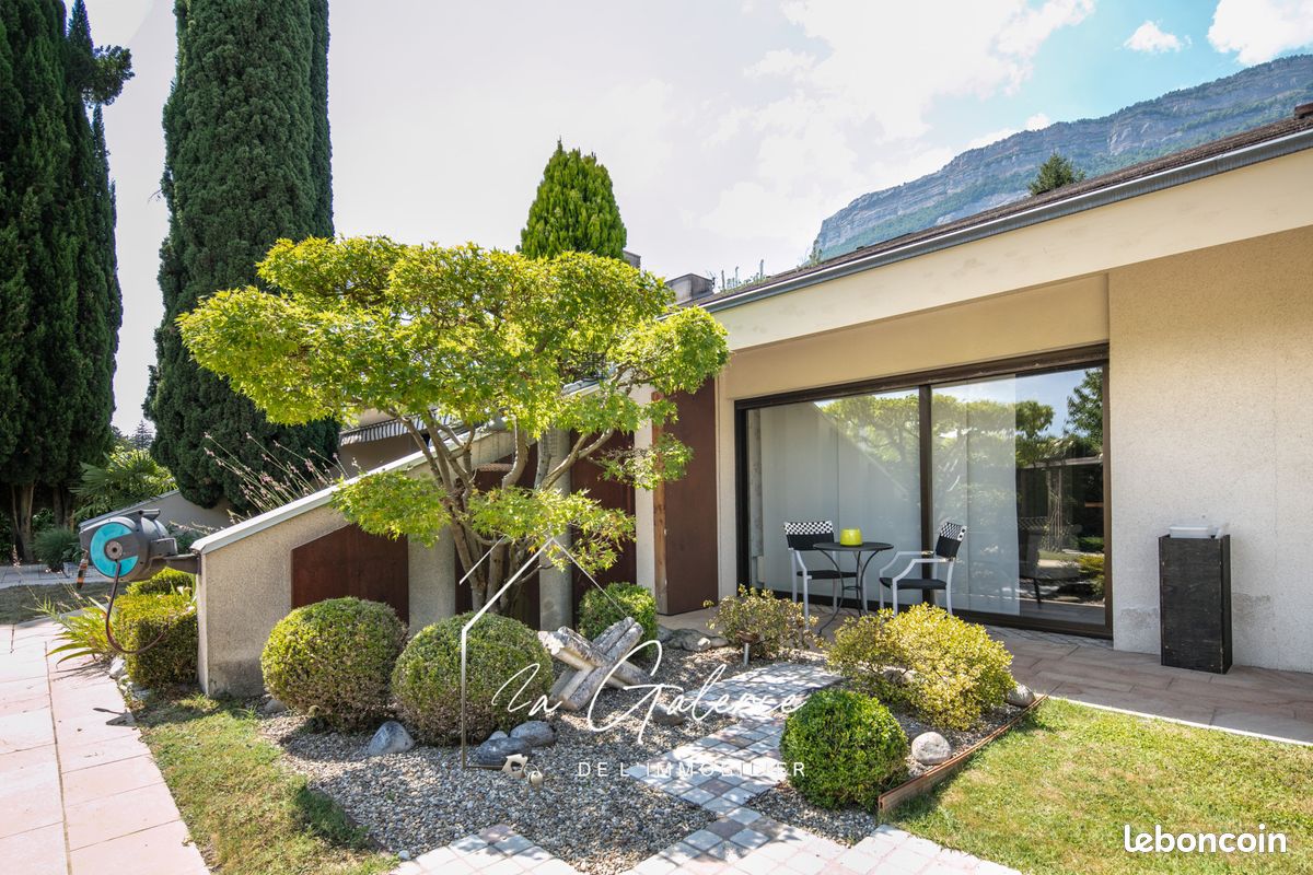 Maison 11 pièces 470 m² · à Meylan · 470 m² · 1 590 000 €