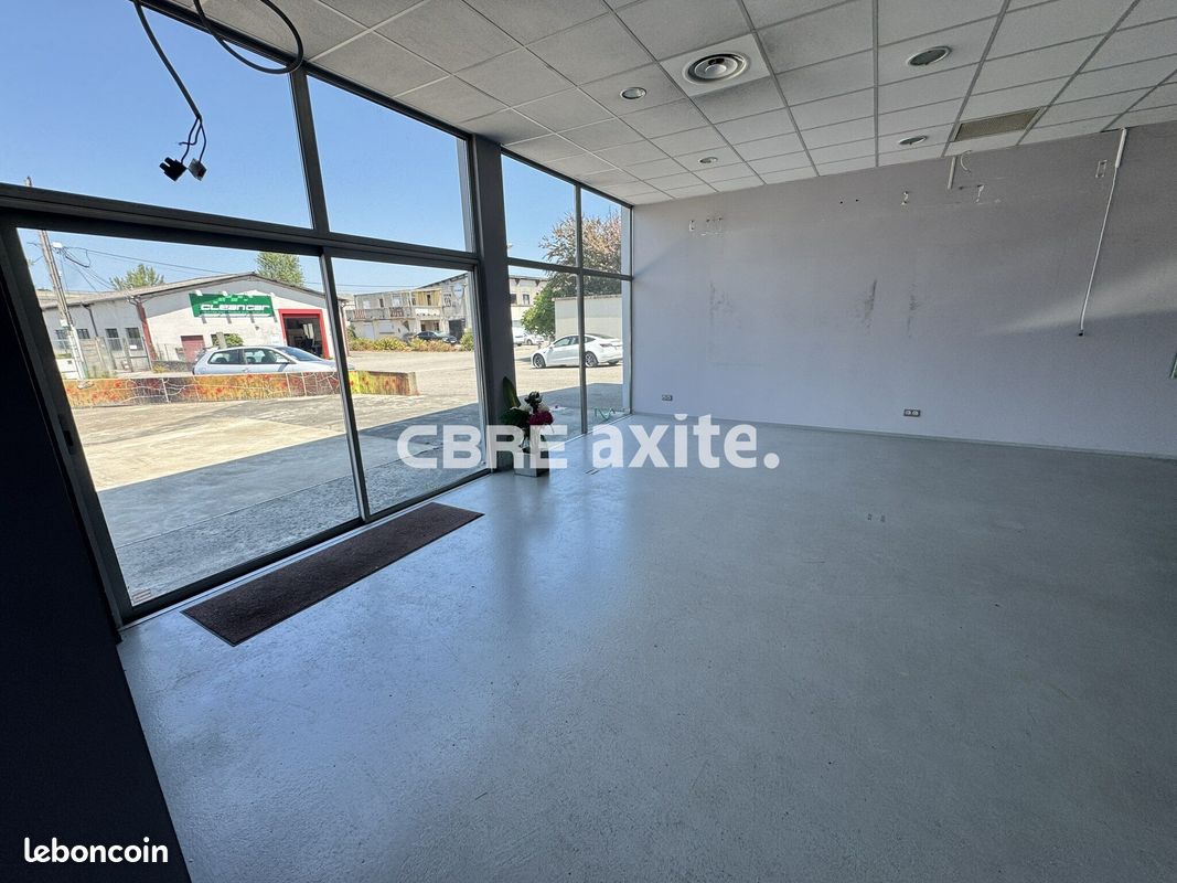 Local commercial 368 m² CHAMBERY (image 1)