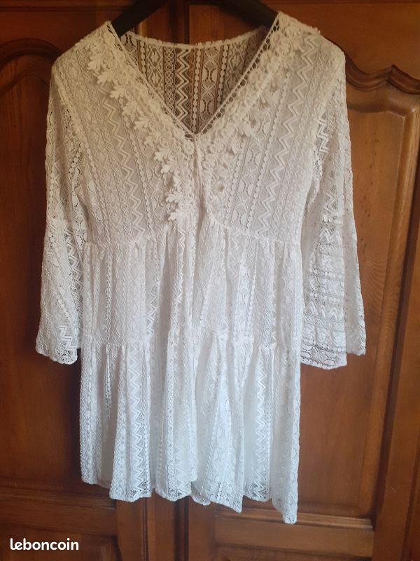 Robe dentelle blanche manches 3/4 (image 1)