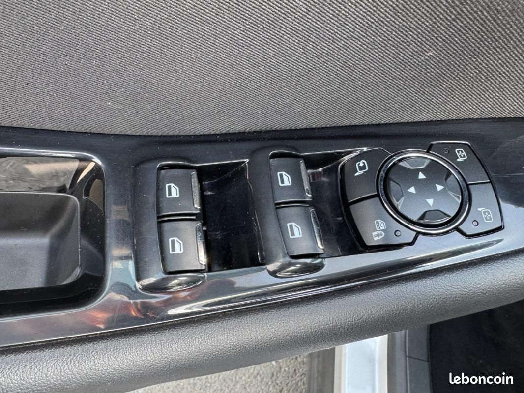 Ford S-Max Titanium 2,0 tdci 150ch (image 14)
