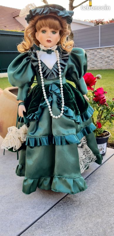 porcelain doll green dress Vintage Victorian Porcelain Doll in a Green Dress Christmas Holiday Do – La  Guanaquita's Closet