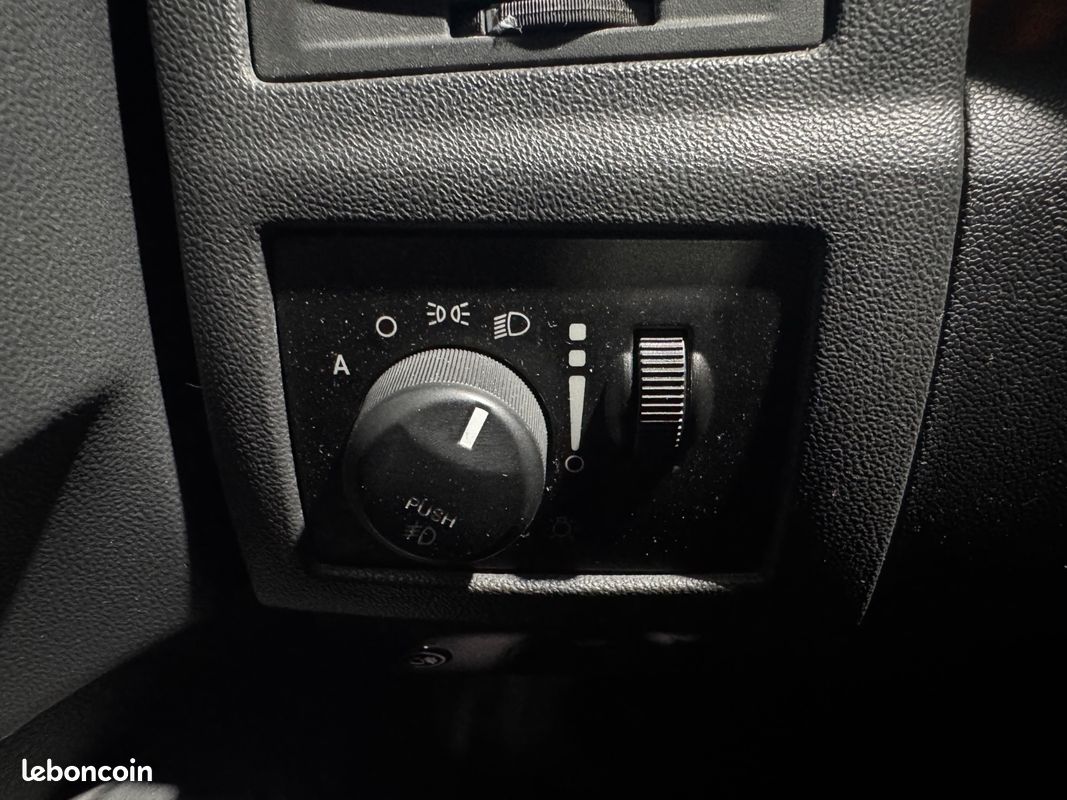 Chrysler 300c 6.1 v8 hemi srt-8 a (image 29)