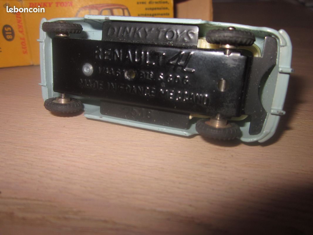 Dinky Toys. Renault 4L gris bleu. Réf. 518. État d'usage.... - 86384921-184