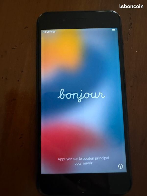 IPhone 7 Plus et sa station de charge (image 2)