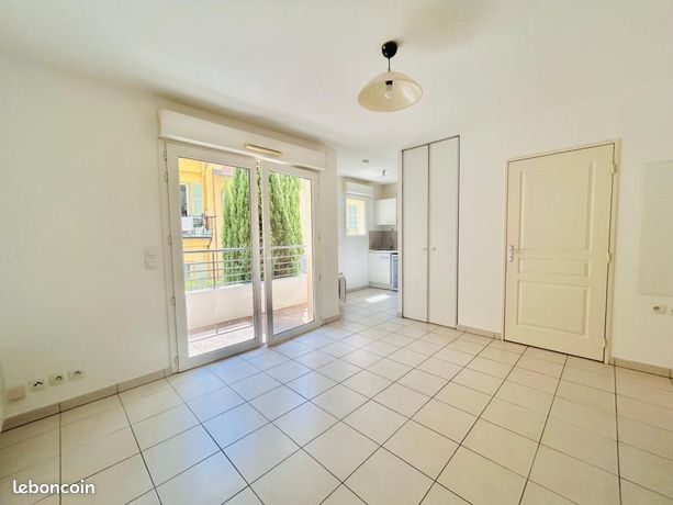 Studio 1 pièce 24 m² — 3