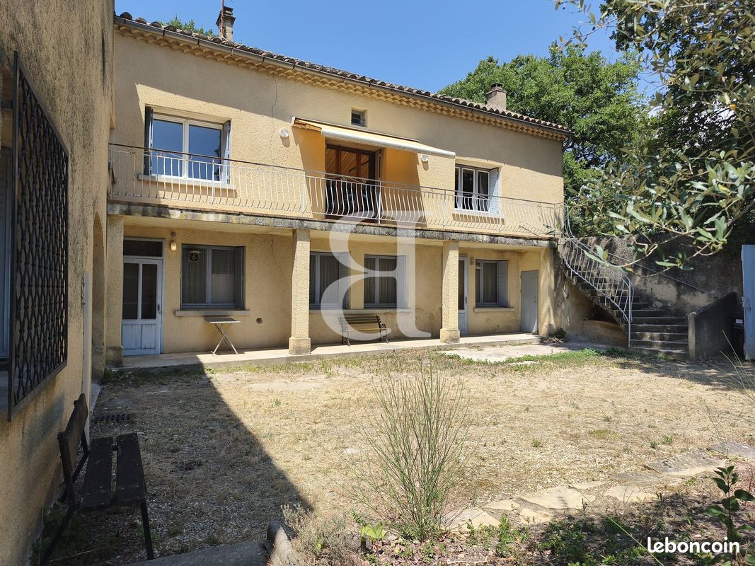 Maison 11 pièces 204 m² · à La Baume-de-Transit · 204 m² · 415 000 €