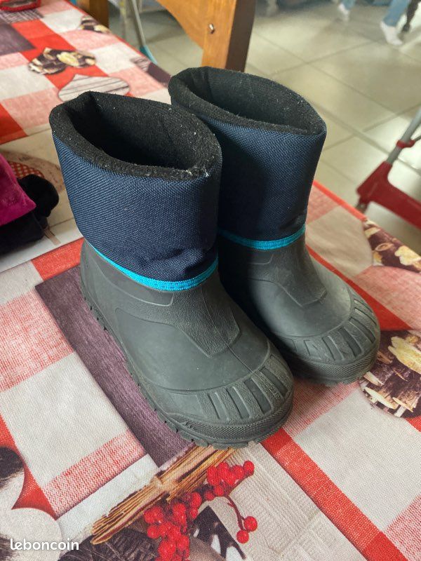 Boots 26/27 (image 1)