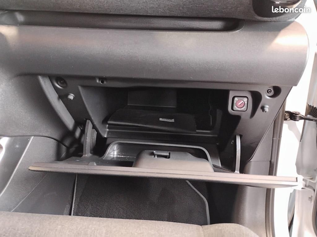 Citroën C3 Aircross BlueHDi 110 S&S BVM6 Shine Pack (image 16)