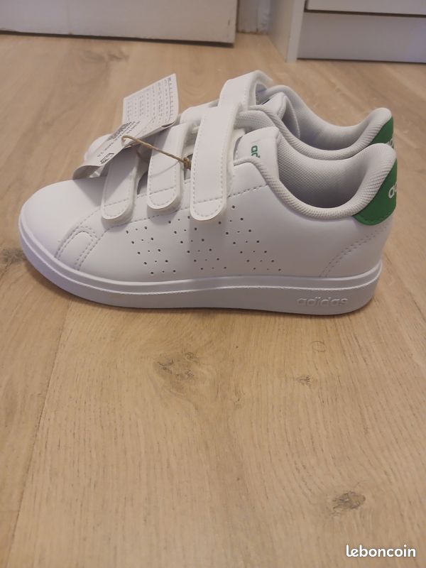 Basket ADIDAS ENFANT NEUVE TAILLE 30 (image 1)