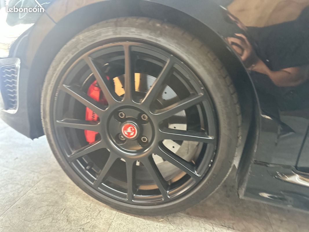 ABARTH 595 1.4 T-Jet 180 CH BVA Cabriolet Competizione Esseesse + ECHAPPEMENT AKRAPOVIC + PACK CARBONE + BEATS AUDIO + 1ERE MAIN + GARANTIE 12 MOIS (image 17)