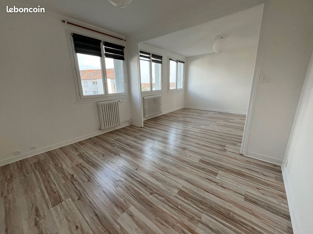 Appartement 4 pièces 87 m² · à Aurillac · 87 m² · 820 €