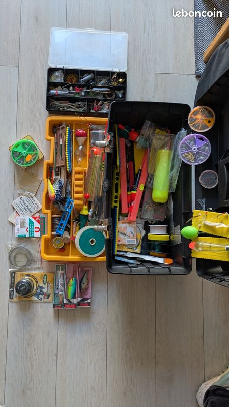 Lot De Matériel De Pêche Occasion - Divers Accessoires