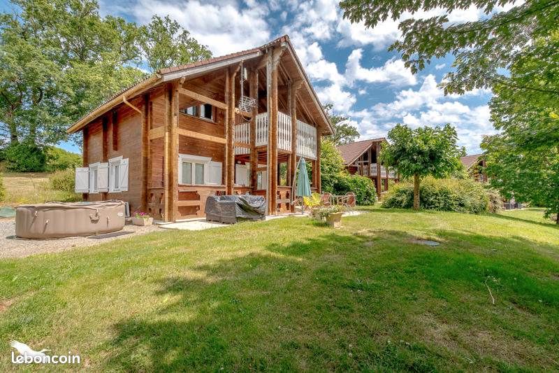 Maison 10 pièces 320 m² · à Meilhac · 320 m² · 298 000 €
